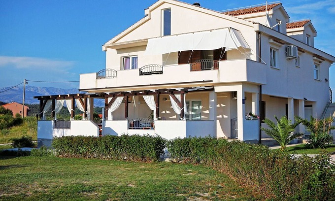 Ljubac Apartment | Refreshing Apartment in Ljubac with Shared Garden