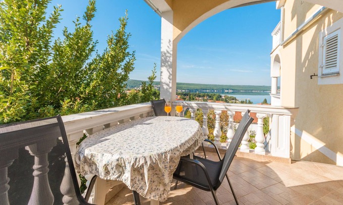Gornji Karin Apartment | Relax from everyday stress in one of these cozy and practically furnished vacation apartments in Kar