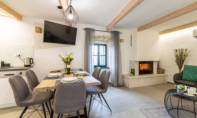 Pican Apartment | Renovated stone house with jacuzzi in central Istria
