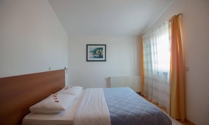 Zrce Bed & Breakfast | Room in Novalja with Balcony, Air condition, WIFI (3764-2)