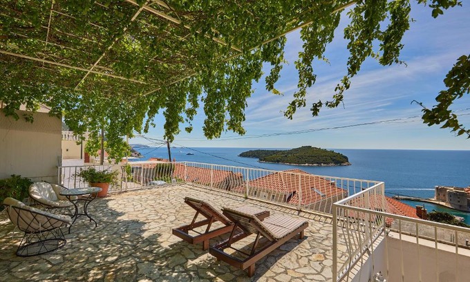 Ploce Apartment | Room over Old town