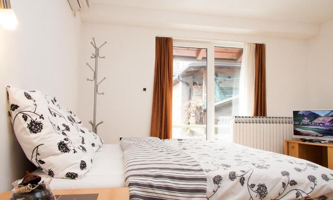 Velika Gorica House | Rooms Garden Zagreb Airport