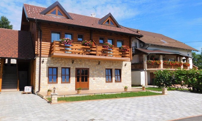 Grabovac Apartment | Rooms Ilija, (15146), Rakovica, hr