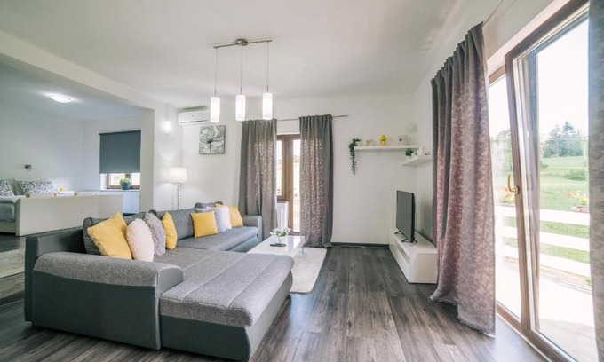 Rakovica Apartment | Royal