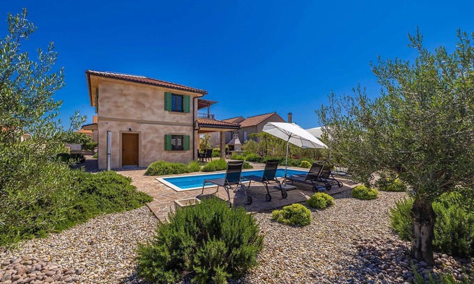 Milohnici House | Rustic Villa BELLAMARE with pool
