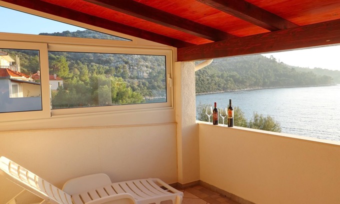 Skrivena Luka Apartment | Seafront Apartments Anthony - One Bedroom Apartment with Terrace and Sea View