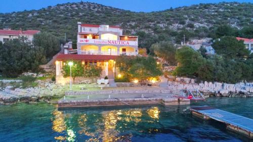 Skrivena Luka Apartment | Seafront Apartments Anthony