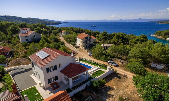 Cove Osibova (Milna) House | Seaside luxury villa with a swimming pool Cove Makarac, Brač (K-22637)
