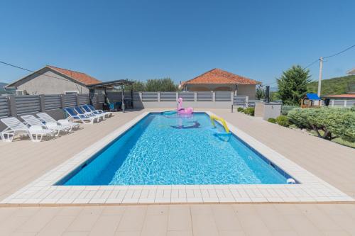 Trilj Villa | Spacious villa for 10 with a big private pool