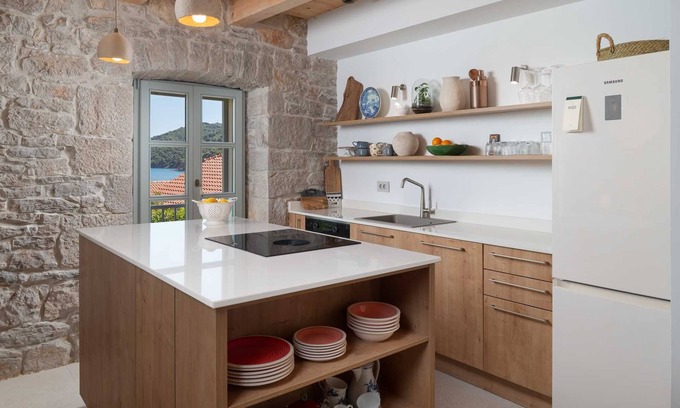 Bozava Villa | Stone house Casa Lumina