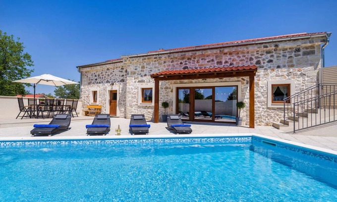 Sukosan House | Stone Villa Miandri