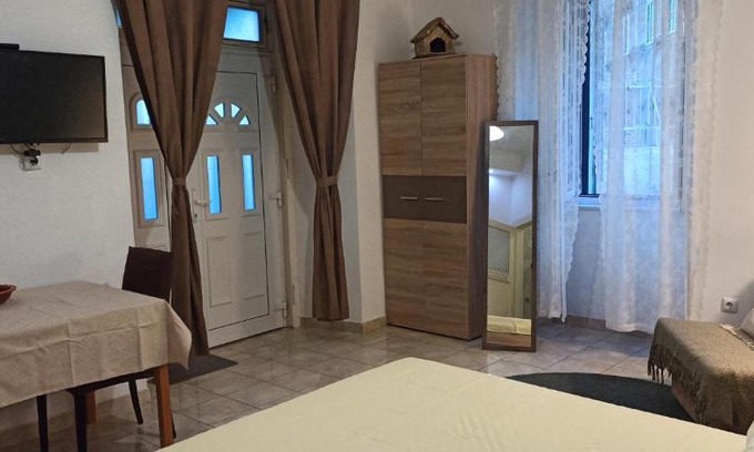 Split Apartment | Studio Apartment Nika FREE PARKING