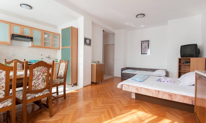 Turanj Apartment | Studio flat with air-conditioning Turanj, Biograd (AS-6445-b)