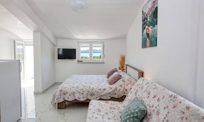 Biograd na Moru Apartment | Studio flat with balcony and sea view Biograd na Moru, Biograd (AS-863-a)