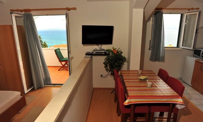 Sutivan Apartment | Studio flat with terrace and sea view Sutivan, Brač (AS-16846-a)