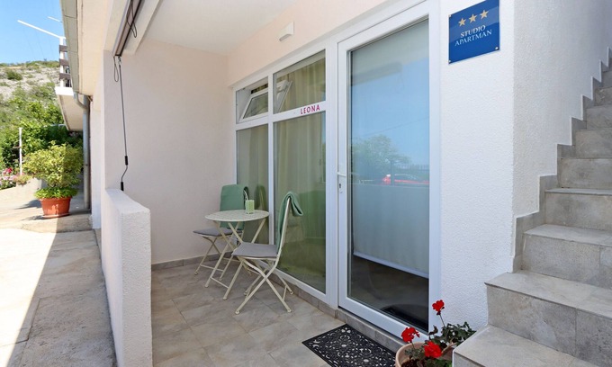 Vratarusa Apartment | Studio flat with terrace and sea view Senj (AS-22576-b)