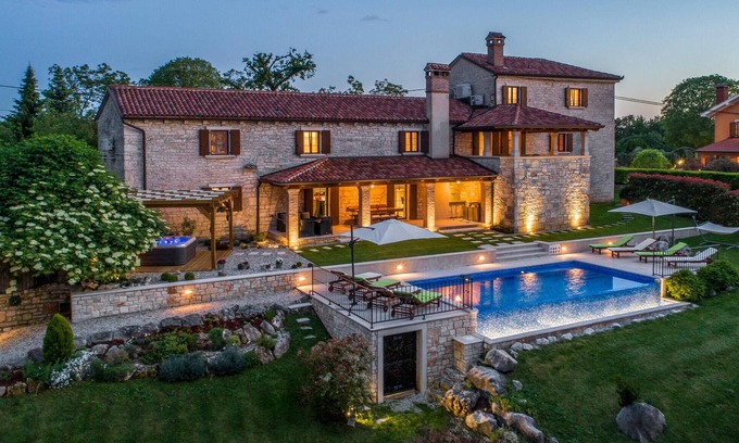 Tinjan House | Stunning home in Tinjan