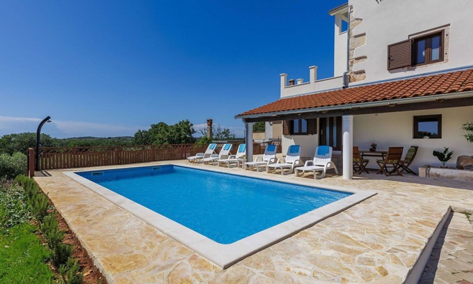 Jadreski House | Stunning private villa for 6 people with WIFI, A/C, private pool, TV, terrace and pets allowed