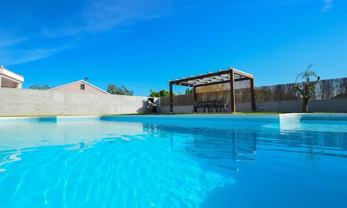 Smilcic House | Stunning private villa for 6 guests with A/C, WIFI, private pool, TV and terrace