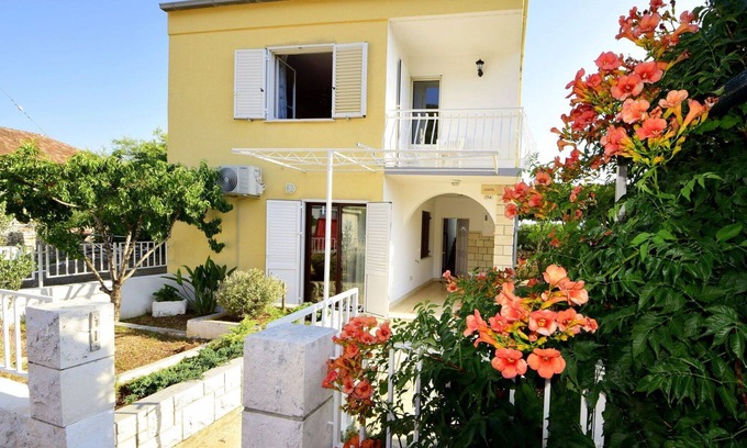 Racisce House | Stunning private villa for 8 guests with WIFI, A/C, TV and terrace