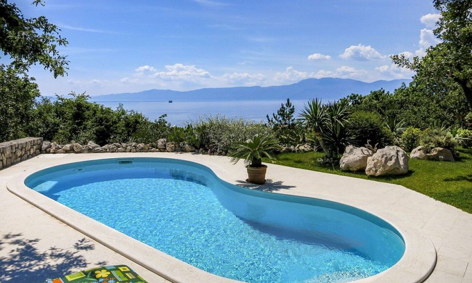 Zurkovo Villa | Stunning private villa for 8 people with WIFI, private pool, A/C, TV, terrace and pets allowed
