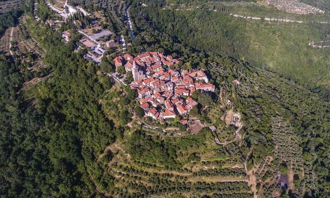 Makovci House | This luxurious and spacious villa is located on the mainland of Istria.