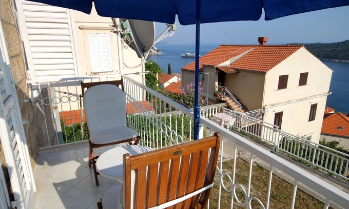 Ploce Apartment | Three bedroom apartment with balcony and sea view Dubrovnik (A-9099-b)