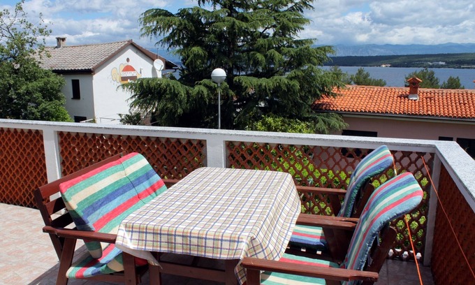 Vantacici Apartment | Three bedroom apartment with terrace and sea view Vantačići, Krk (A-5347-a)