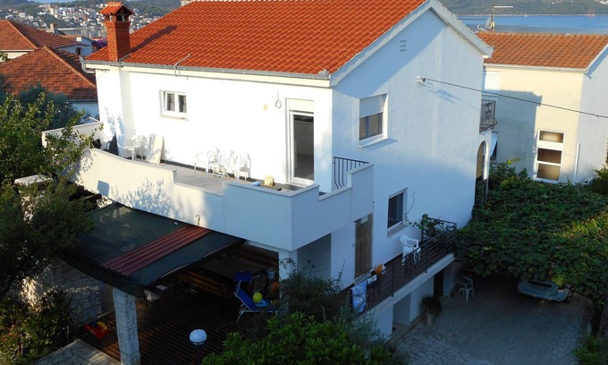 Trogir Apartment | Three bedroom apartment with terrace Trogir (A-11316-a)