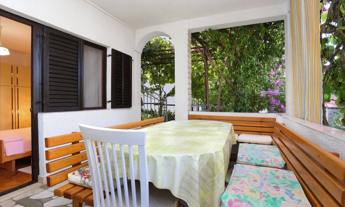 Okrug Gornji Apartment | Two bedroom apartment with terrace Okrug Gornji, Čiovo (A-1069-a)