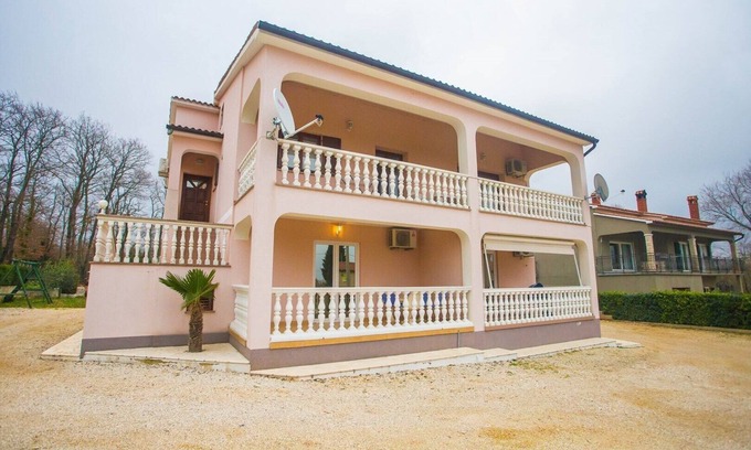 Susnjici Apartment | Two-Bedroom Apartment Koraca with Balcony