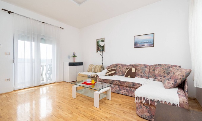 Municipality of Posedarje Apartment | Two bedroom apartment with balcony and sea view Posedarje, Novigrad (A-21123-a)