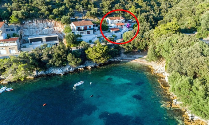 Ubli Apartment | Two bedroom apartment near beach Ubli, Lastovo (A-23365-a)