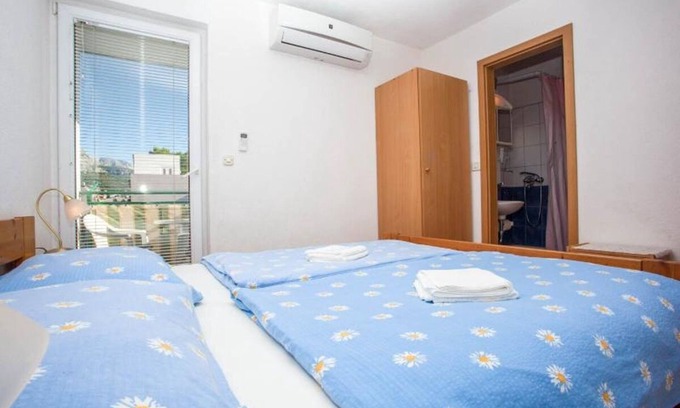 Ratac Apartment | Two bedroom apartment with balcony and sea view Makarska (A-6729-a)