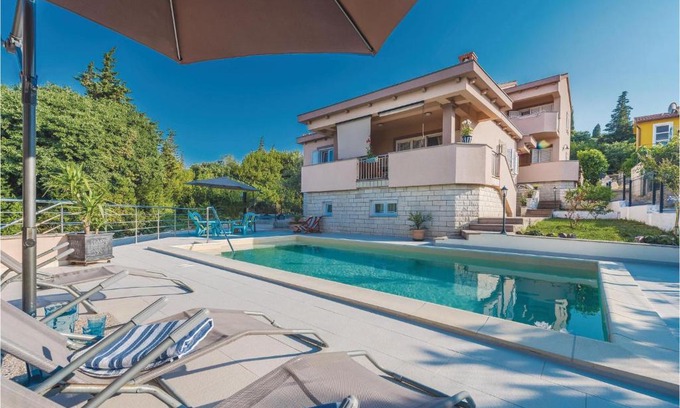 Sutomiscica Apartment | Two-Bedroom Apartment in Sutomiscica