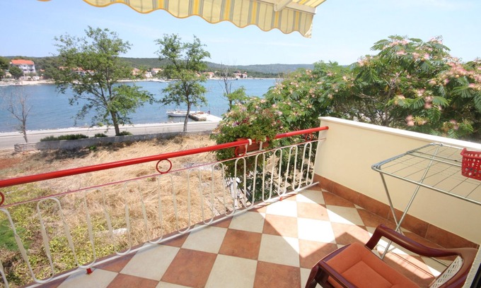 Veli Rat Apartment | Two bedroom apartment near beach Veli Rat, Dugi otok (A-437-b)
