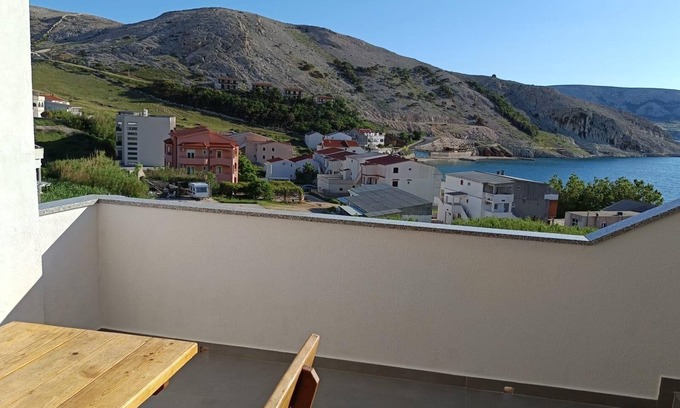Metajna Apartment | Two bedroom apartment with terrace and sea view Metajna, Pag (A-4161-a)