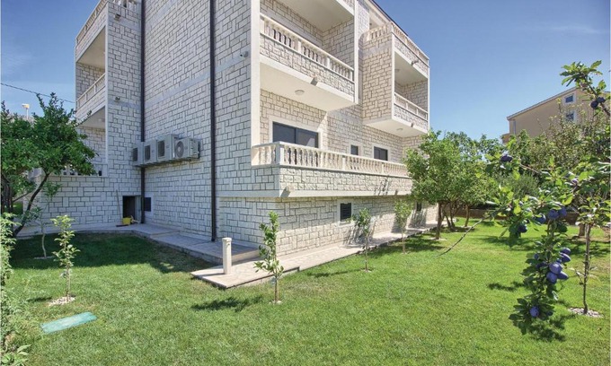 Kastel Kambelovac Apartment | Two-Bedroom Apartment in Kastel Kambelovac