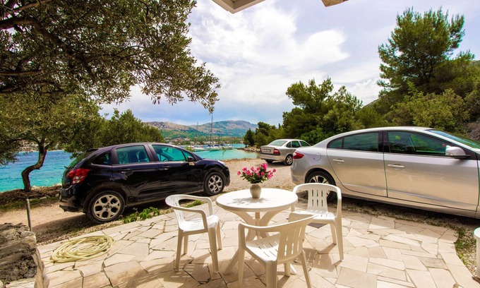 Grebastica Apartment | Two bedroom apartment near beach Šparadići, Šibenik (A-10015-a)