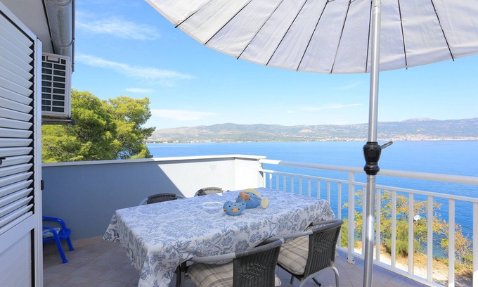Slatine Apartment | Two bedroom apartment near beach Slatine, Čiovo (A-7274-a)