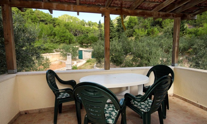 Gdinj Apartment | Two bedroom apartment near beach Cove Jedra, Hvar (A-2583-g)