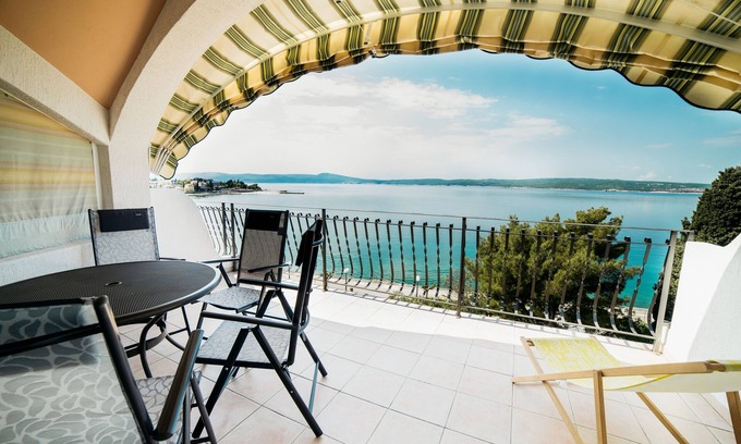 Selce Apartment | Two bedroom apartment near beach Selce, Crikvenica (A-2364-a)