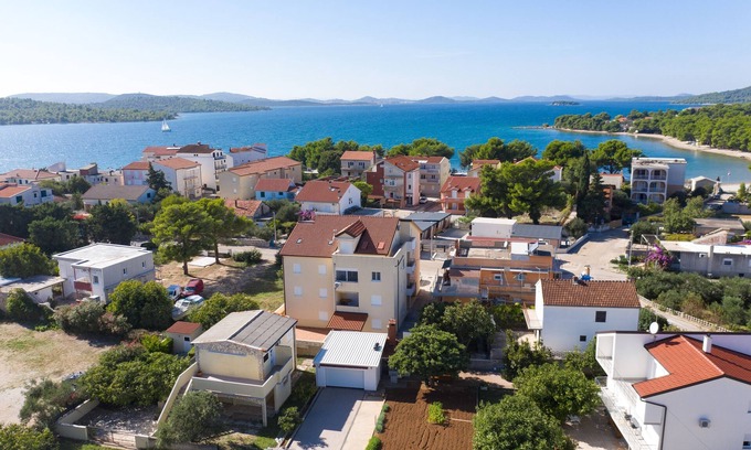 Pirovac Apartment | Two bedroom apartment with balcony Pirovac, Šibenik (A-15659-a)