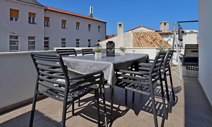 Vrbnik Apartment | Two bedroom apartment with terrace and sea view Vrbnik, Krk (A-5302-a)