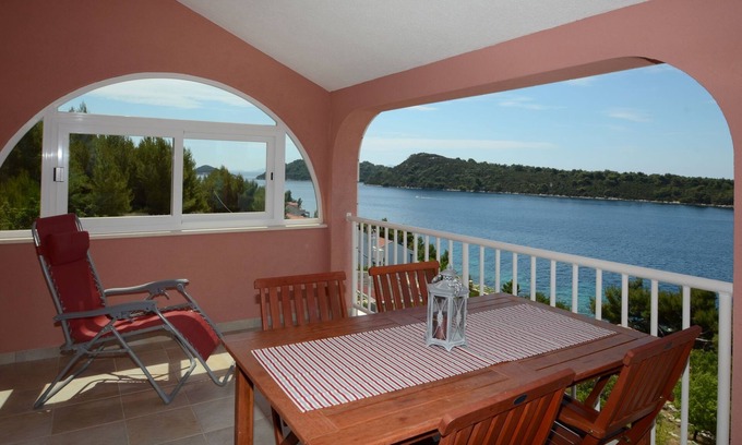 Blato Apartment | Two bedroom apartment with terrace and sea view Karbuni, Korčula (A-13217-d)
