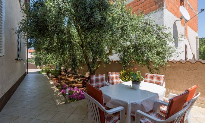 Tar-Vabriga Apartment | Two bedroom apartment with terrace Tar, Poreč (A-6948-b)