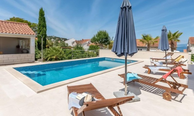 Sutivan Apartment | Villa 2 Pools by Interhome