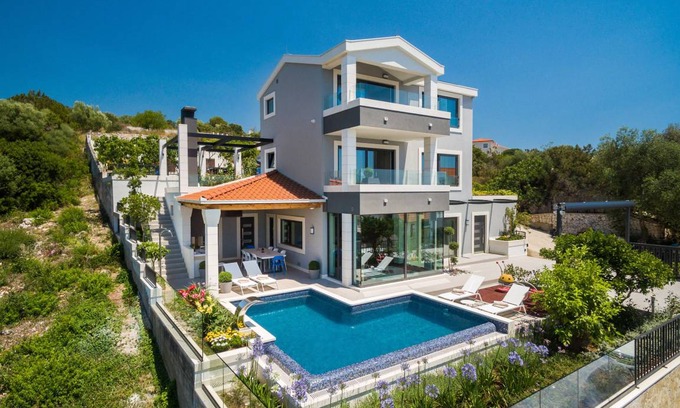 Okrug Gornji Villa | Villa ∙ 4 bedrooms ∙ 8 guests