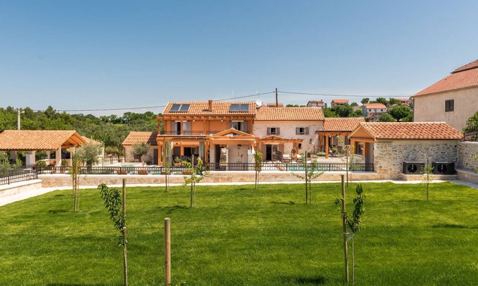 Bicine Villa | Villa ∙ 5 bedrooms ∙ 10 guests