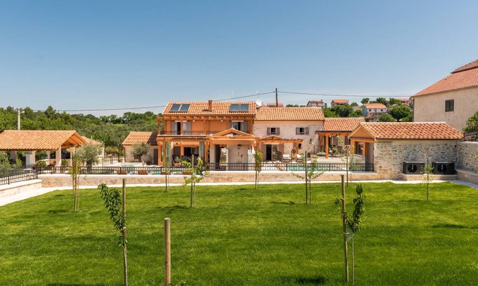 Bicine Villa | Villa ∙ 5 bedrooms ∙ 10 guests